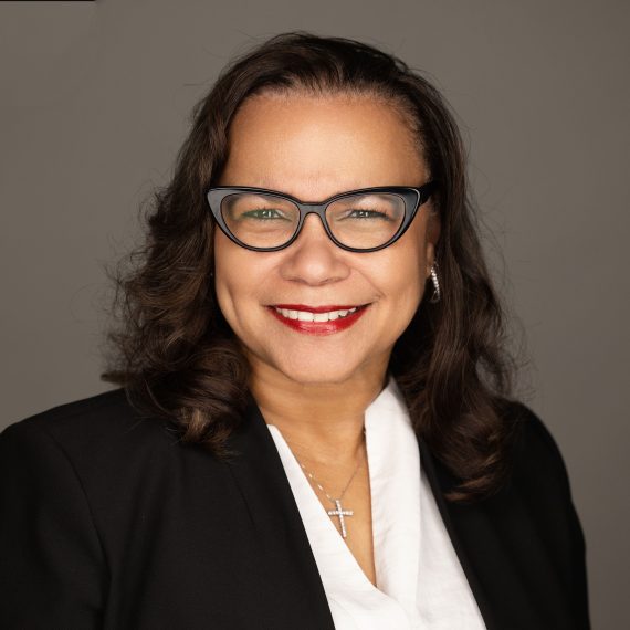 Professional Head shot 2023 570x570