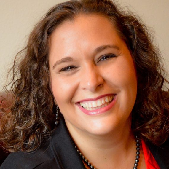 LK CSAT Headshot 1 570x570